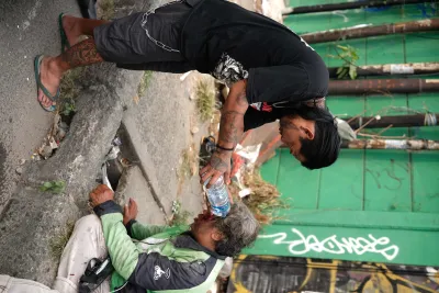 Solidaritas Tanpa Batas: Setitik Air di Atas Stigma