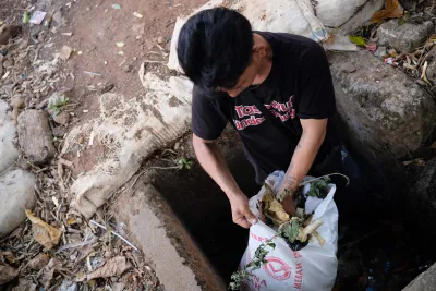 Mengalirkan Air, Bukan Sampah: Gotong Royong Melawan Banjir