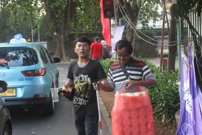Jembatan Empati di Simpang Sunyi