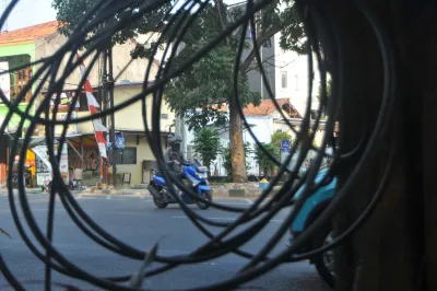 Membingkai Kelalaian: Lensa Kritik untuk BUMN