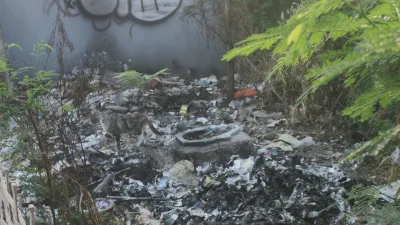 Napas Sunyi di Antara Abu dan Plastik