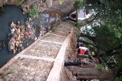 Mengalirkan Air, Bukan Sampah
