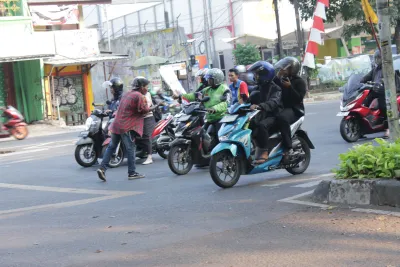 Keringat Tertib di Antara Kemacetan