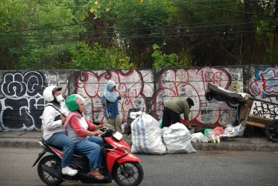 Kekayaan Industri dan Ironi Piring yang Kosong